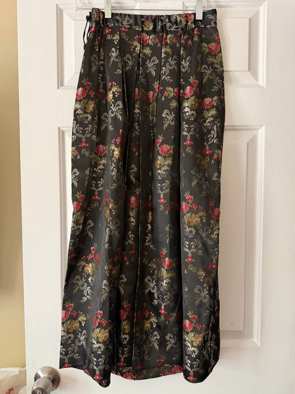 Vintage Susan Bristol Black Floral Brocade Pleated Maxi Skirt Size 6 - Picture 2 of 7